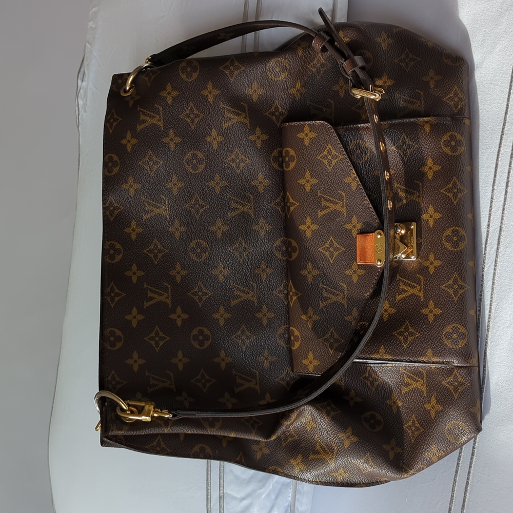 Louis Vuitton Metis hobo bag (discontinued)